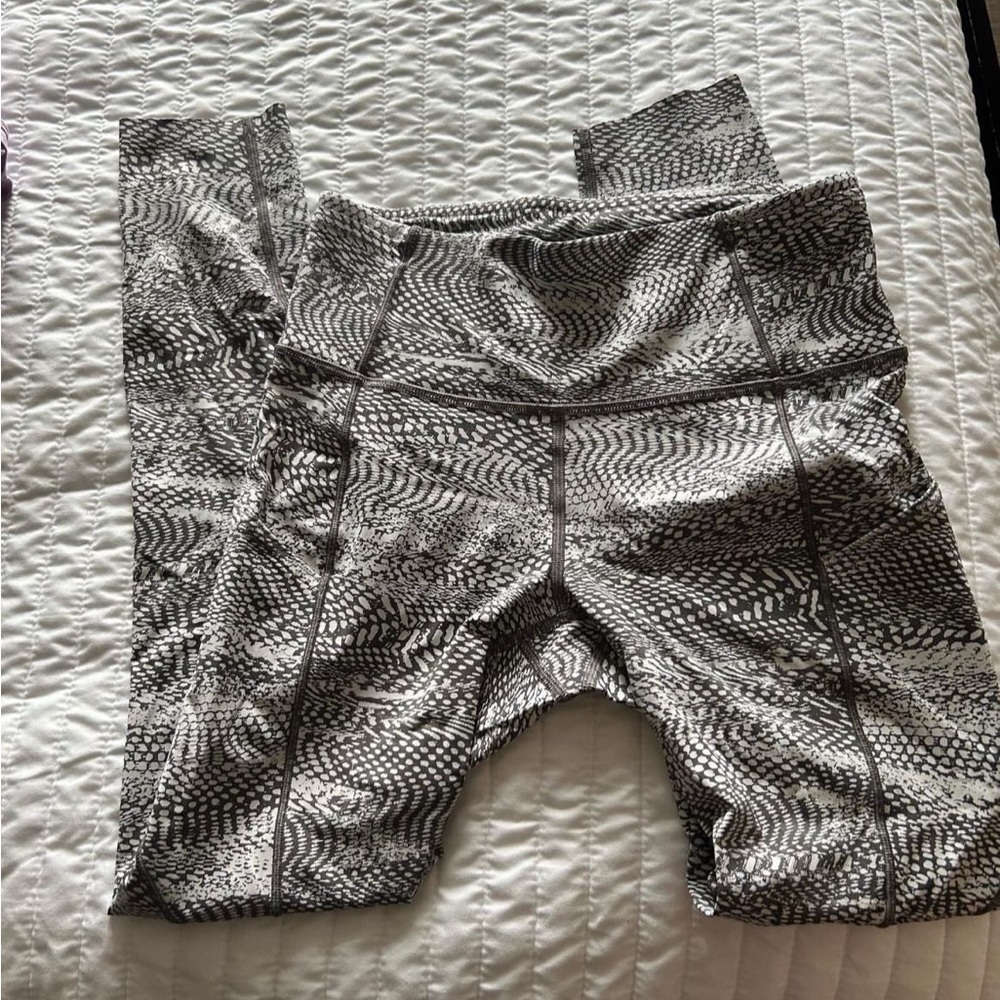 Size 6 lulu leggings
